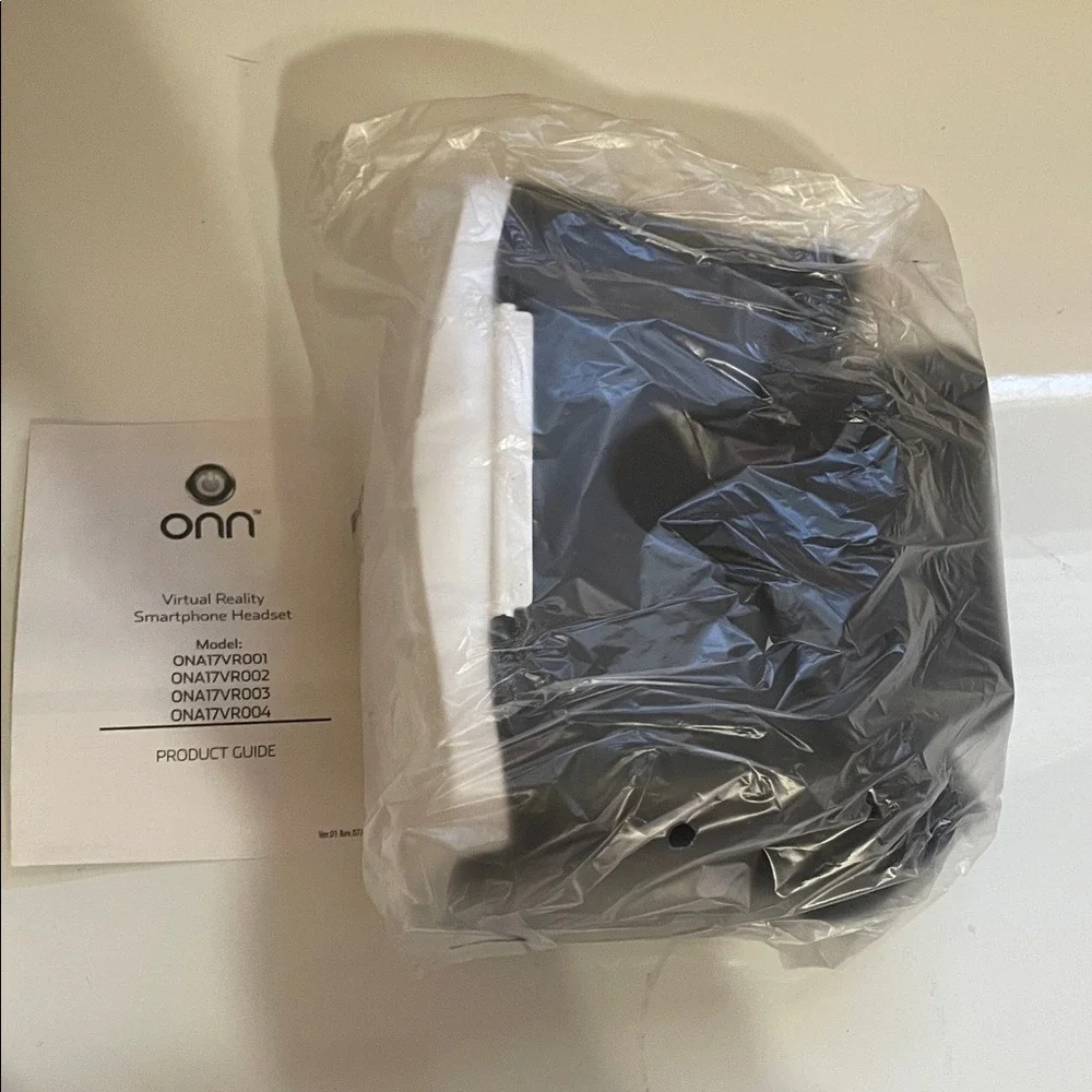 onn Virtual Reality Smartphone Headset for iPhone ‎ Screens up to 6in Black